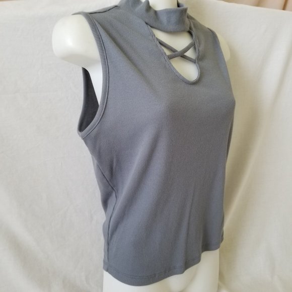 NWT-No Boundaries Sleeveless Grey Top w/Criss-Cross Straps -Juniors 11-13 - Picture 2 of 12